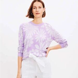 LOFT Women's Lavender Daisy Crew Neck Sweater‎ Size Medium